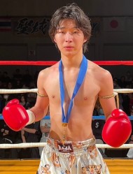 椎谷　輝